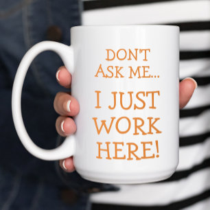 Taza De Café Sólo Trabajo Aquí Divertido