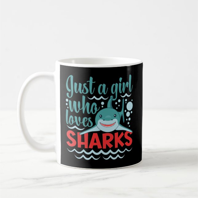Taza De Café Sólo un Chica que ama a los tiburones (Izquierda)