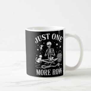 Taza De Café Solo una fila más esqueleto crochet gato divertido