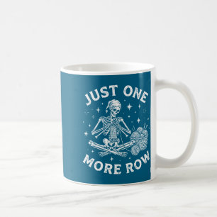 Taza De Café Solo una fila más esqueleto de ganchillo divertido