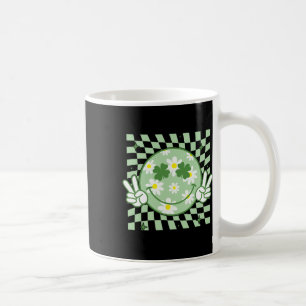 Taza De Café Sonriente Cara Shamrock Groovy Día de San Patricio