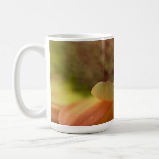 Taza De Café Sorpresa por el amanecer: un bud margarita en choz (Izquierda)