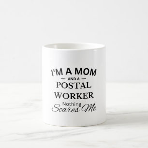 Taza De Café Soy madre y trabajadora de correo. Nada me asusta