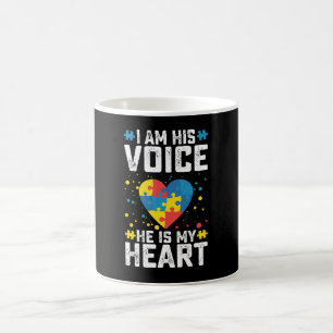 Taza De Café Soy su voz, él es mi corazón Autismo Mamá Papá