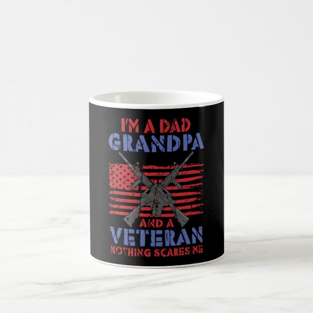 Taza De Café Soy un abuelo de papá y veterano - héroe veterano (Centro)