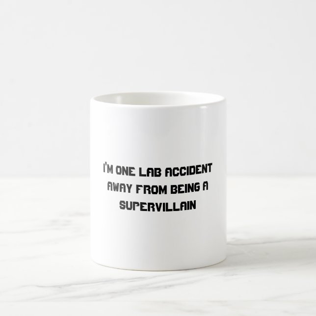 Taza De Café Soy un accidente del laboratorio lejos de ser un (Centro)