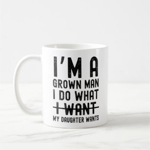 Taza De Café Soy un hombre adulto hago lo que mi hija quiere
