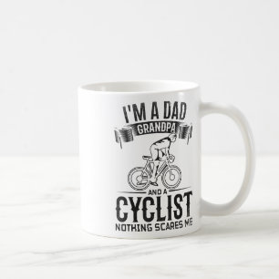 Taza De Café Soy un papá, abuelo y ciclista. Nada me asusta. Yo