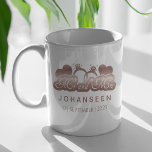 Taza De Café Sr. y Sra. Elegant Rosa Regalos de Boda de Novia d<br><div class="desc">¡Celebremos el amor con nuestro 'Sr. y la Sra. Elegant Rosa de Boda de Oro Regalos Coffee Mug'! Este encantador tazón de café es el regalo ideal para los recién casados, con un fondo blanco inmaculado adornado con el logotipo "Mr. and Mrs.", de un rosa elegante. Personalízalo con el apellido...</div>