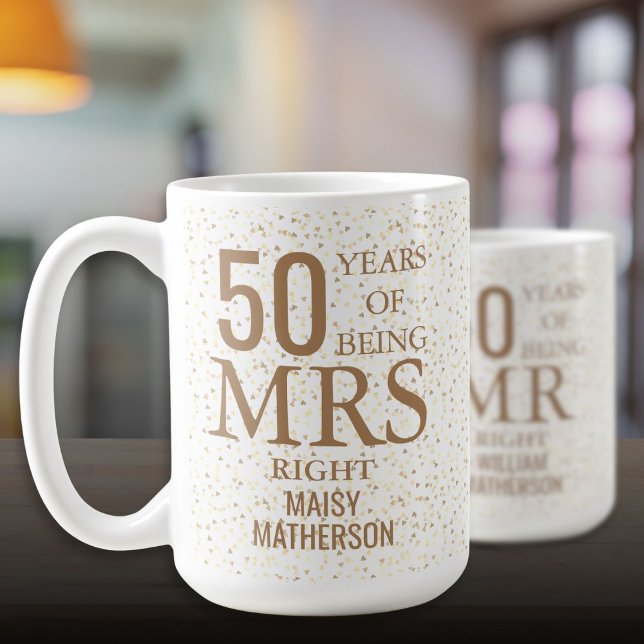 Taza De Café Sra. Right Cumpleaños divertido 50 aniversario de  (Mrs Right Fun 50th Wedding Anniversary Gold Hearts Coffee Mug)