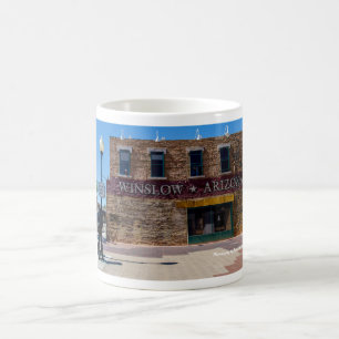Taza De Café Standin en la esquina