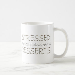Taza De Café Stressed deletreó al revés es postres