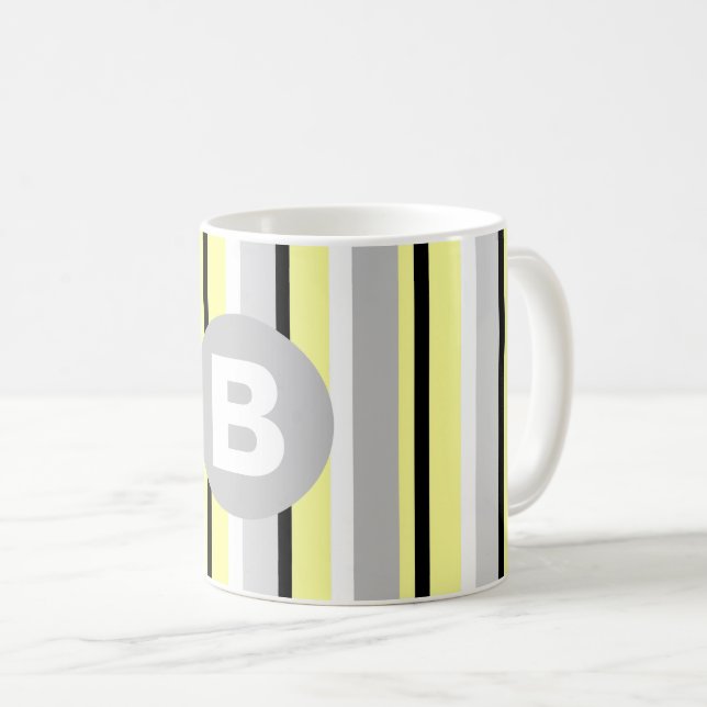 Taza De Café Stylish Yellow and Grey Striped Monogram (Anverso derecho)