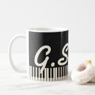Taza De Café Su nombre en el teclado de piano blanco y negro