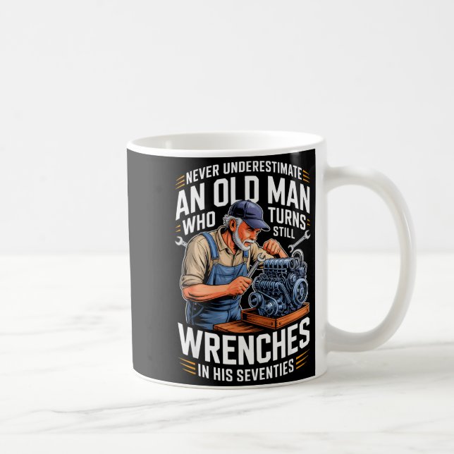 Taza De Café Subestimar a un viejo que ajusta tuercas  (Derecha)
