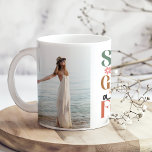 Taza De Café "Sueña en Grande Actúa Fuerte" 2 fotos de Personal<br><div class="desc">Inspire a diario con la "Sueña en Grande Actúa Fuerte" 2 fotos Personalizados de café Mug. Esta atractiva taquilla de diseño presenta la enriquecedora frase "Sueña en Grande, Actúa Fuerte" en un audaz y motivacional tipo de letra. Perfecto para aquellos que creen en el poder de los sueños y la...</div>