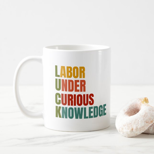 Taza De Café Suerte. El trabajo bajo un conocimiento curioso (Con donut)