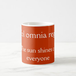 Taza De Café Sun brilla sobre todos - cita de Petronius