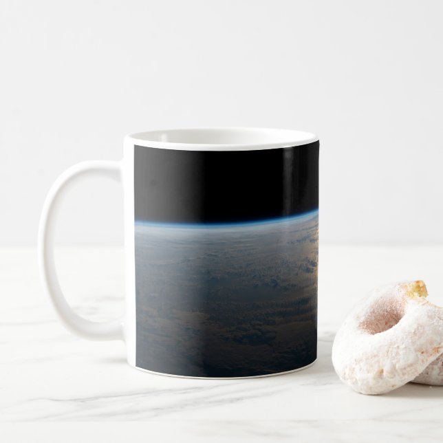 Taza De Café Sunglint Viene De Un Pacífico Sur Parcialmente Nub (Con donut)