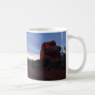Taza De Café Sunrise at the Windows Trail in Arches