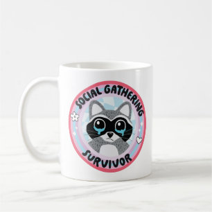 Taza De Café Superviviente de Reunión Social Mapache Divertido
