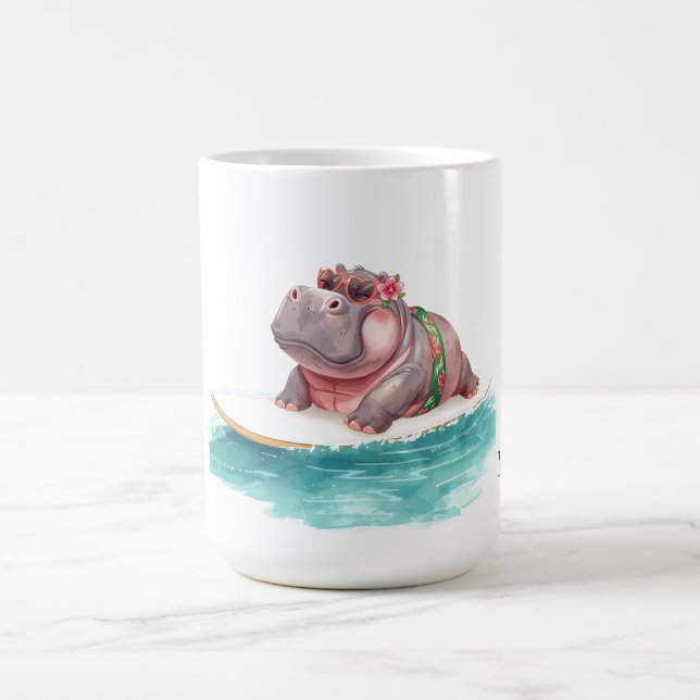 Taza De Café Surfing Hippo Bikini on surf board  (Centro)