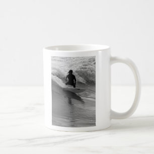 Taza De Café Surfing The Waves Grayscale