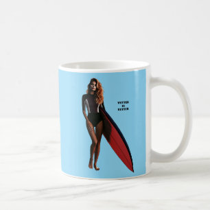 Taza De Café Surfista en la playa con su Surfboard URM
