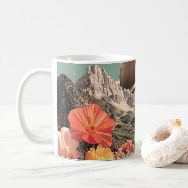 Taza De Café Surreal Saturn Over Mountain Valley (Con donut)