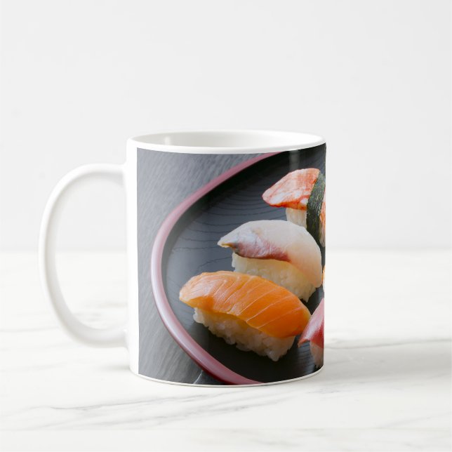 Taza De Café Sushi plate: Art packed with classic toppings (Izquierda)