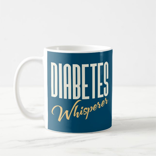 Taza De Café Susurro de diabetes - Endocrinólogo gracioso (Izquierda)