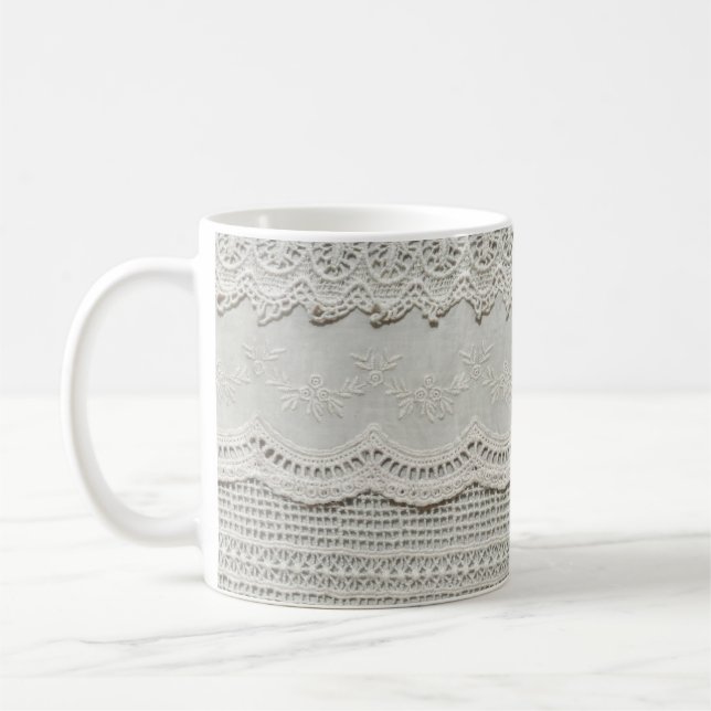 Taza De Café Sutil encaje blanco, cierre textil. (Izquierda)