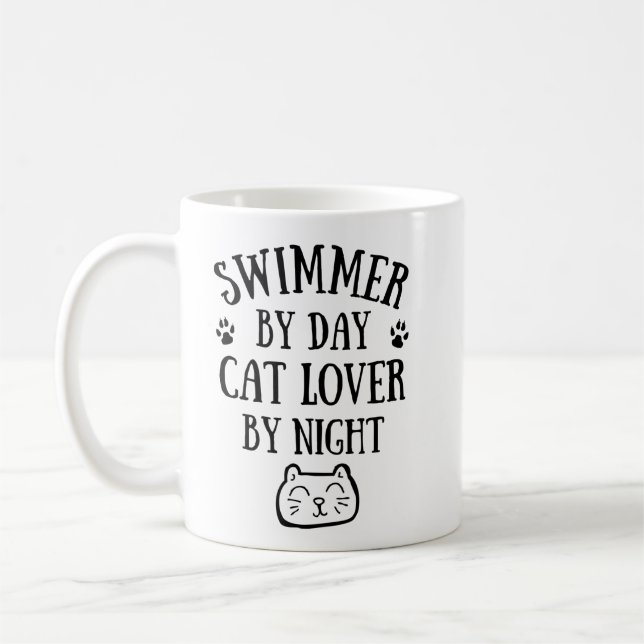 Taza De Café Swimmer by day. Cat lover by night. (Izquierda)