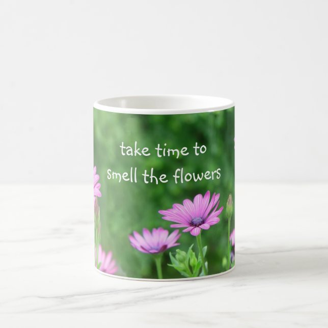 Taza De Café Tarde el tiempo para las margaritas púrpuras (Centro)