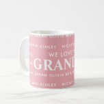 Taza De Café Te Aman Los Nombres Personalizados De Niños De La<br><div class="desc">Digamos que te encantamos con la abuela esta temporada navideña con una taza de regalo personalizada para Navidades con nombres de nietos. Todo el texto de este diseño es editable para que pueda agregar su propio mensaje o texto. Disponible en diversos colores,  estilos y productos.</div>
