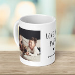 Taza De Café Te amo papá | Dos textos manuscritos fotográficos<br><div class="desc">Esta sencilla y elegante taza dice "Te amo papá" en un moderno texto negro escrito a mano con un corazón que se corresponde y un lugar para tu nombre. También hay espacio para mostrar dos de tus fotos personales favoritas por un regalo que tu padre o abuelo amarán.</div>