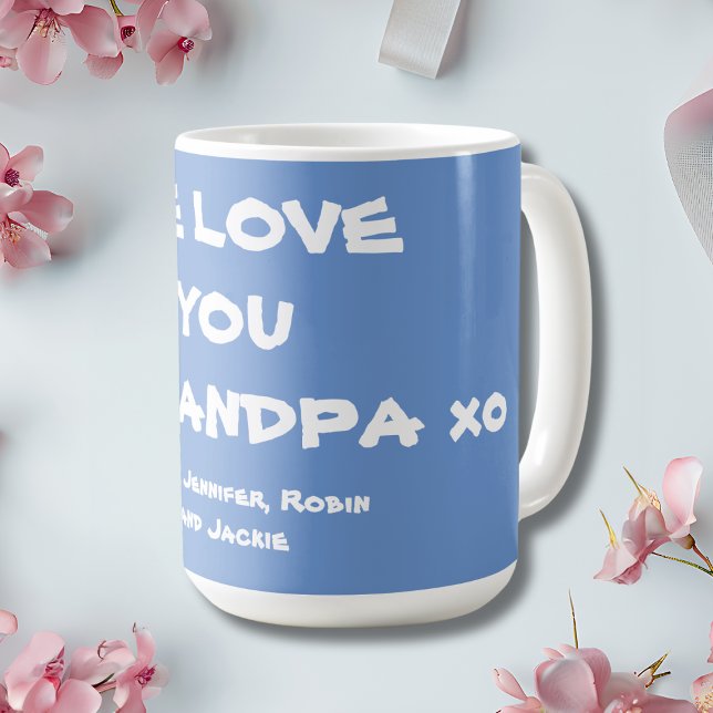 Taza De Café Te queremos abuelo azul y blanco suaves personaliz (We Love You Grandpa Coffee Mug. Whimsical White Script against a Soft Blue Background.)