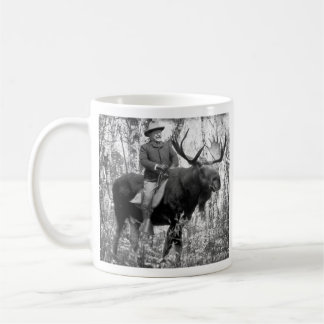 Taza De Café Teddy Roosevelt que monta un alce de Bull