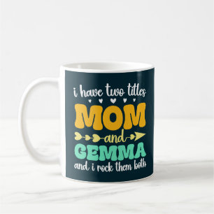Taza De Café Tengo dos títulos Mamá y Gemma y los hago rock.