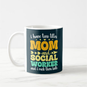 Taza De Café Tengo Dos Títulos Que Mamá Y Trabajadora Social So