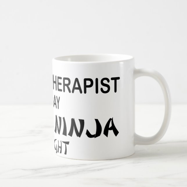 Taza De Café Terapeuta Ninja mortal del masaje por noche (Derecha)