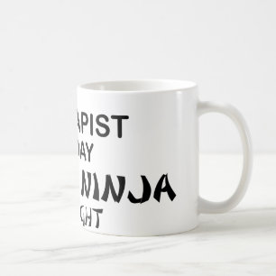 Taza De Café Terapeuta Ninja mortal por noche