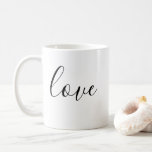 Taza De Café Texto negro Minimalista de la tipografía del amor<br><div class="desc">Simple tipografía de amor en color negro sobre el fondo blanco. Puede cambiar el color del fondo.</div>