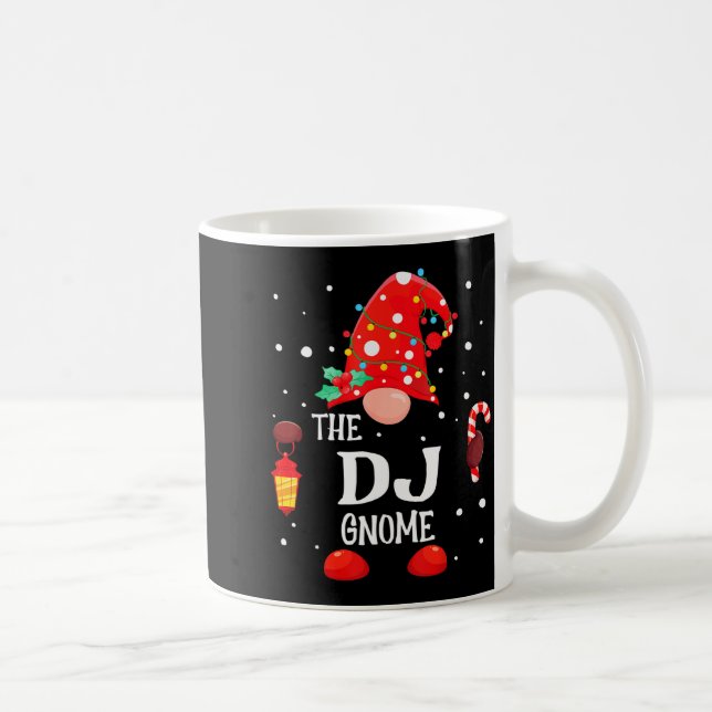 Taza De Café The Dj Gnome Matching Family Christmas Gnome Pajam (Derecha)