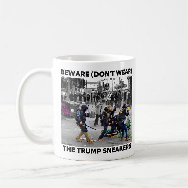 TAZA DE CAFÉ "THE TRUMP SNEAKERS" COFFEE MUG (Izquierda)