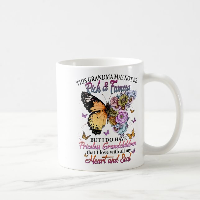 Taza De Café This Grandma May Not Be Rich &amp; Famous But I Do (Derecha)