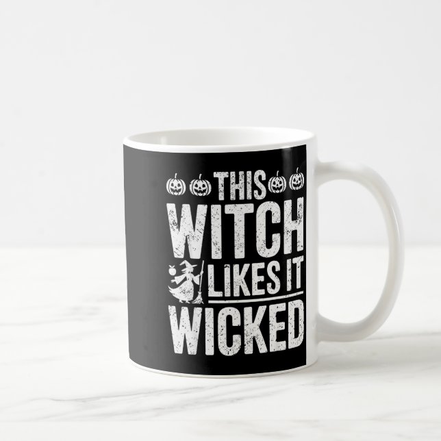 Taza De Café This Witch Likes It Wicked Funny Halloween Broom  (Derecha)