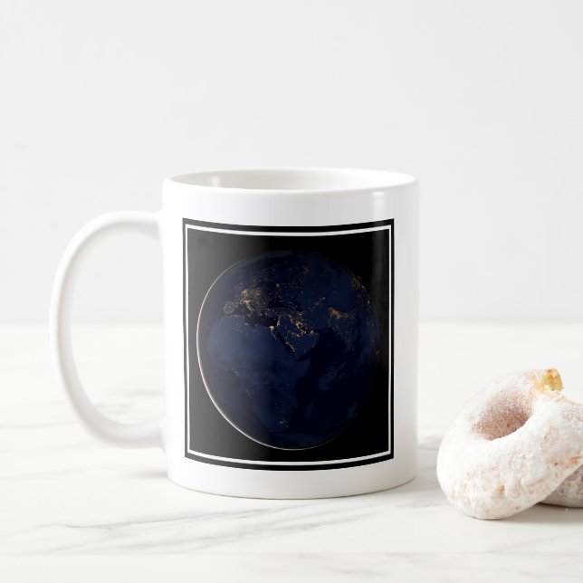 Taza De Café Tierra completa con luces de la ciudad (Con donut)