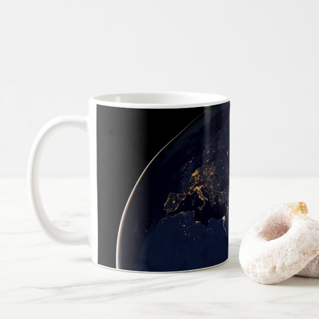 Taza De Café Tierra completa con luces de la ciudad (Con donut)