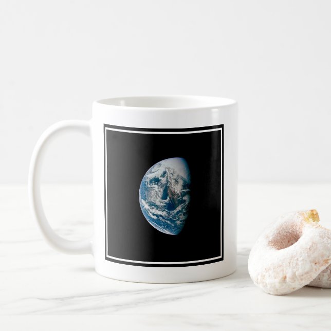 Taza De Café Tierra Tomada De La Nave Espacial Apolo 13. (Con donut)